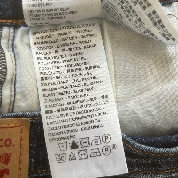 Levi’s Jean Shorts - Picture 6 of 6